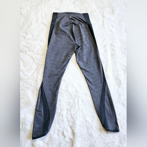 Lululemon Featherlight Tight Size 4. - Picture 12 of 15